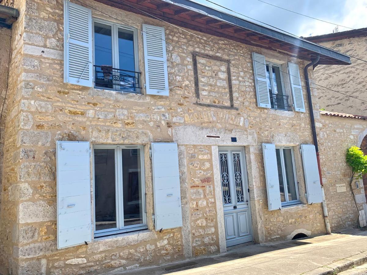 Gite Cosy Avec Jacuzzi Classe 3 Etoiles Poncin Exterior photo